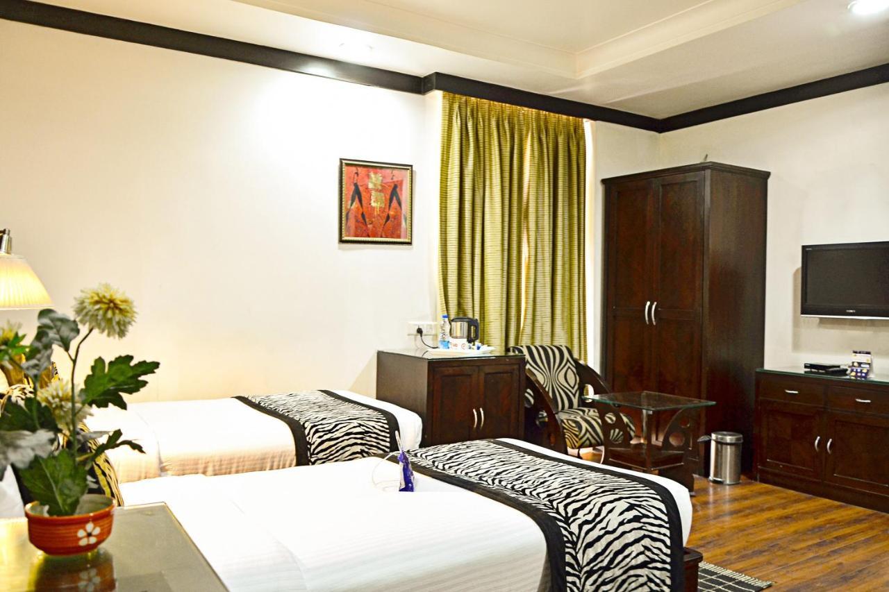 Capital O 2741 Hotel Corporate Point Delhi  Bagian luar foto